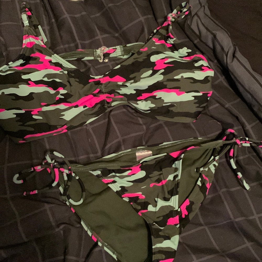 Bathing suit, too small in on me. Never been worn.